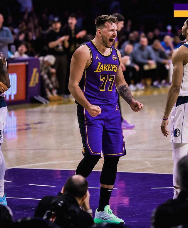 开云体育官网-湖人击败独行侠，詹姆斯再现神迹