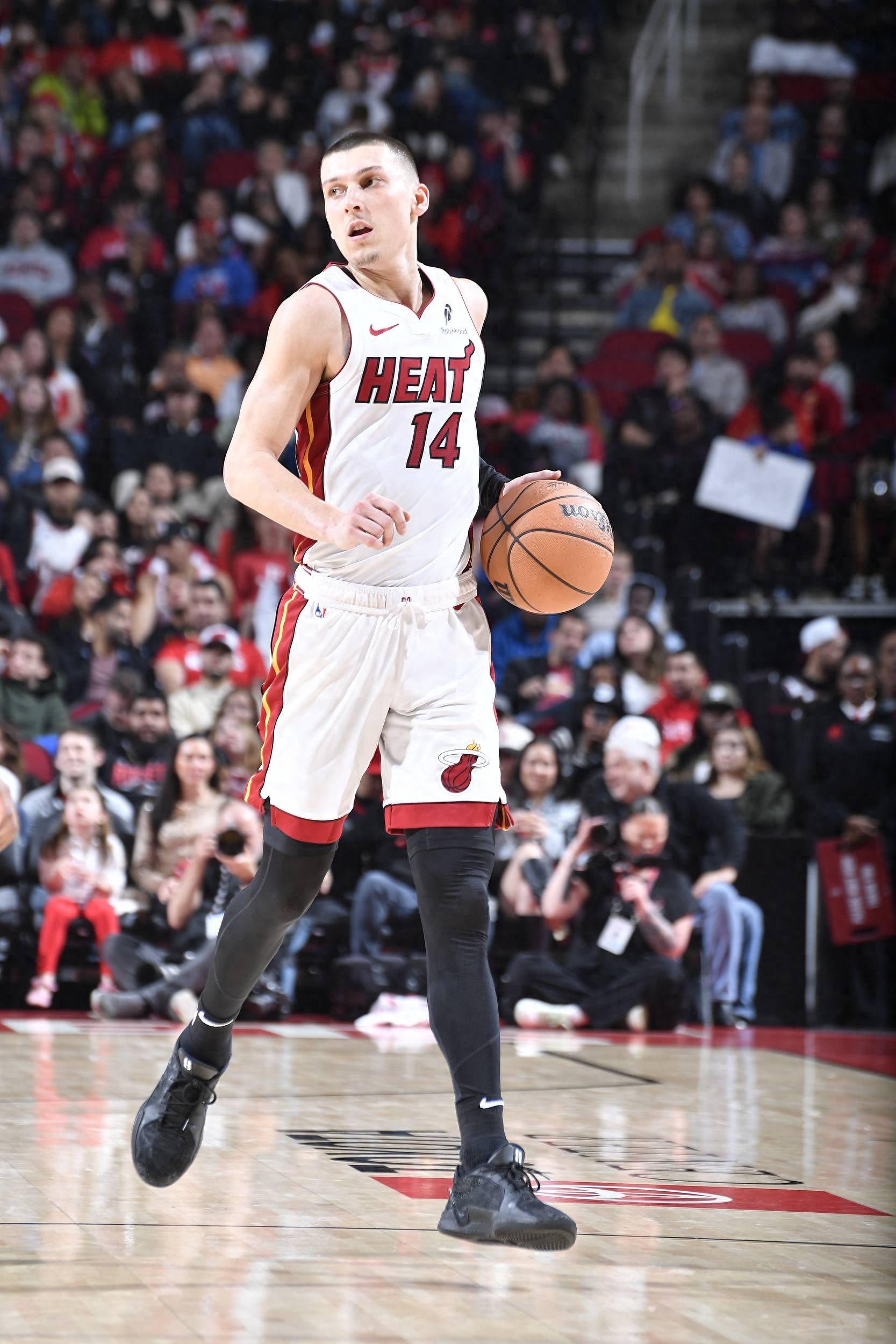 尼克斯惜败热火，球队表现令人期待