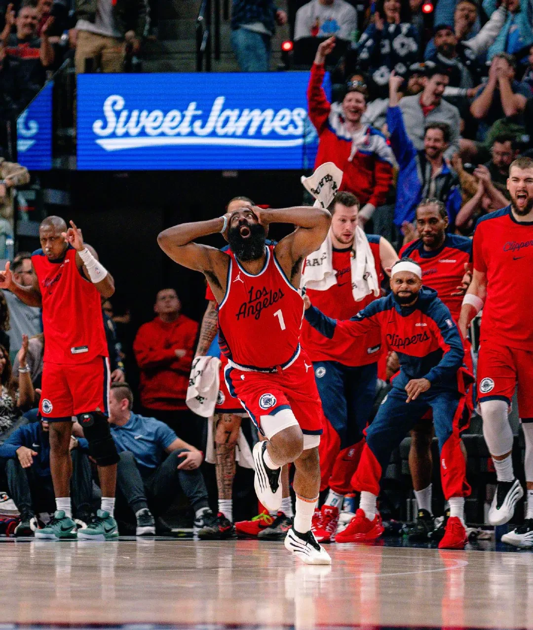 快船大胜太阳,赢得四连胜 快船大胜太阳,赢得四连胜