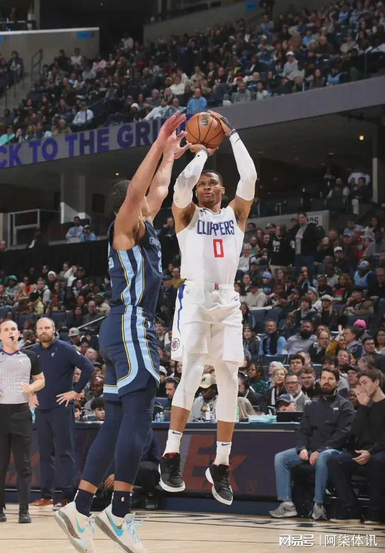 包含NBA战术调整奏效，成功扭转局势的词条