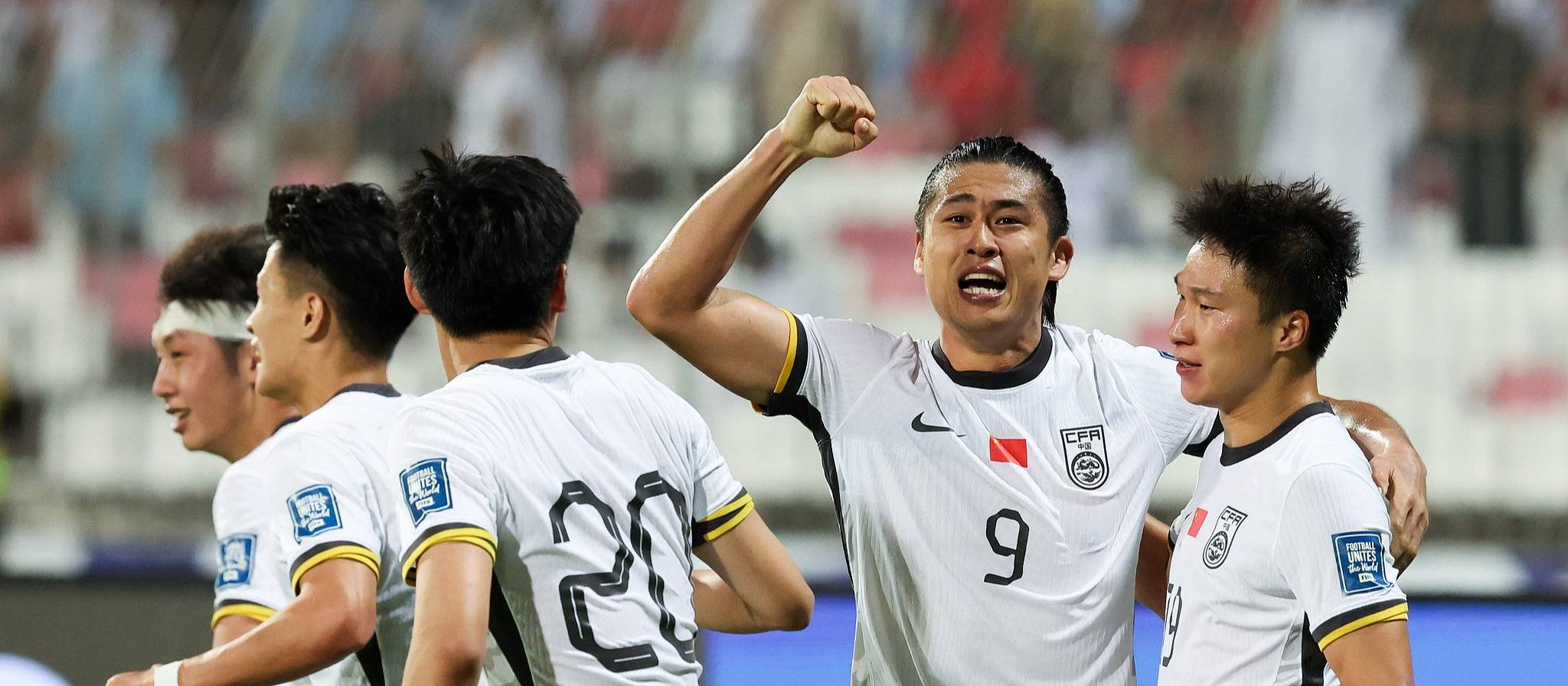 开云官网-中国队鏖战马来西亚队，郑思维刷新纪录