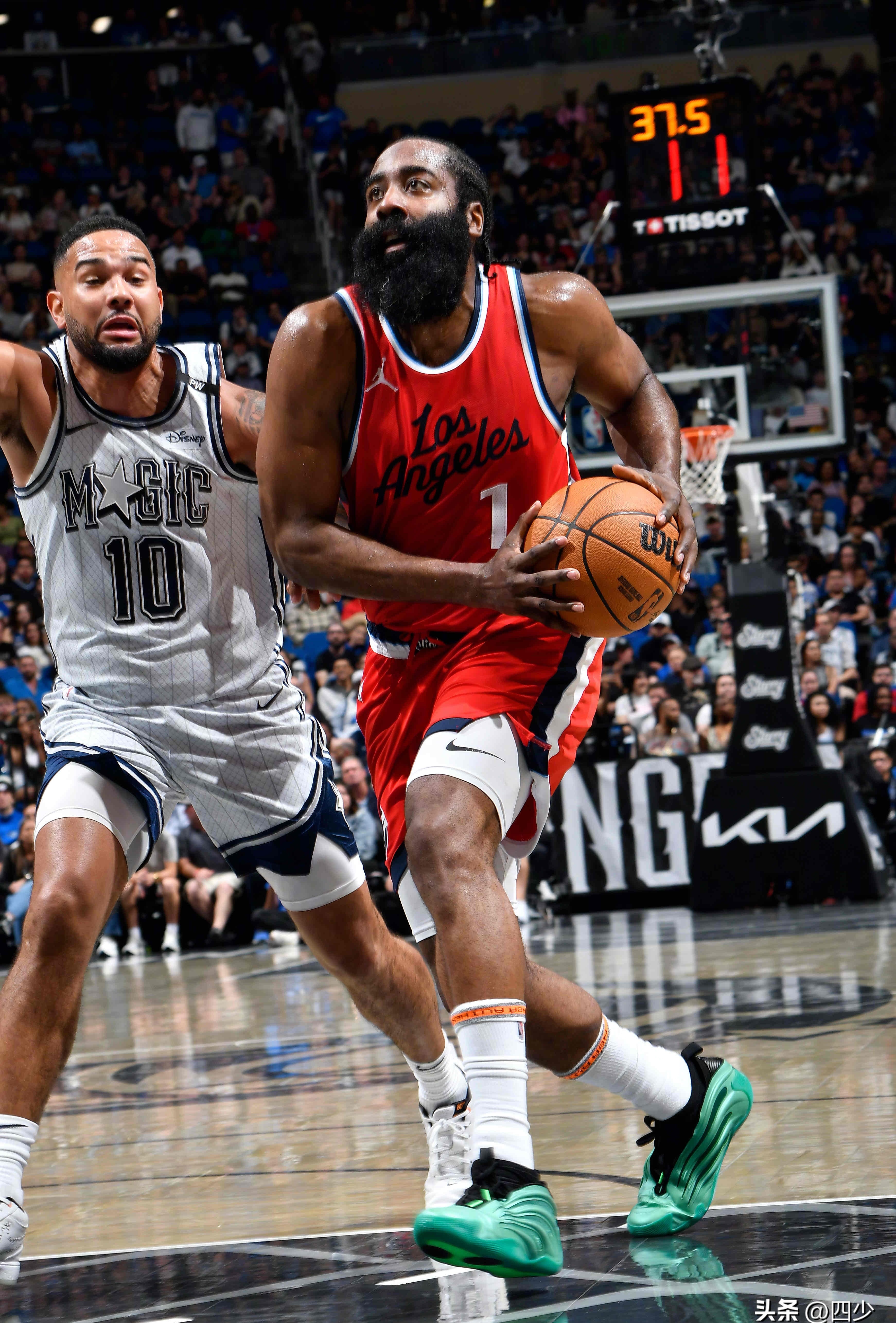 开云体育-深圳队横扫凯尔特人，哈登刷新纪录