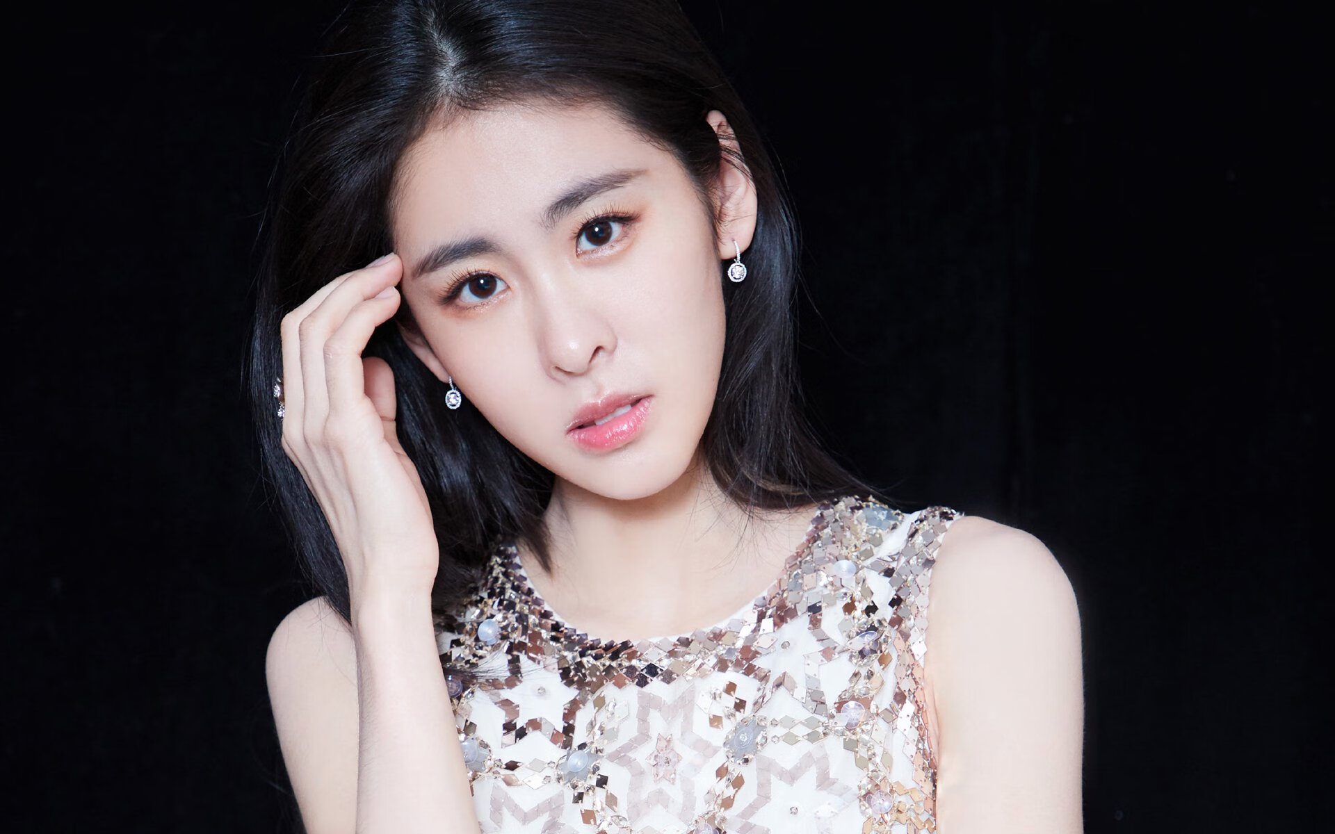 当NBA巨星利拉德空降CBA，率开拓者掀翻辽宁队，一场虚拟巅峰对决的启示