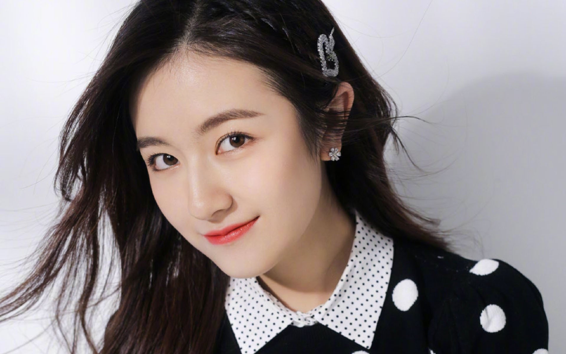 鹰击长空胜烈日，新星闪耀欧冠场，体育精神的双重奏