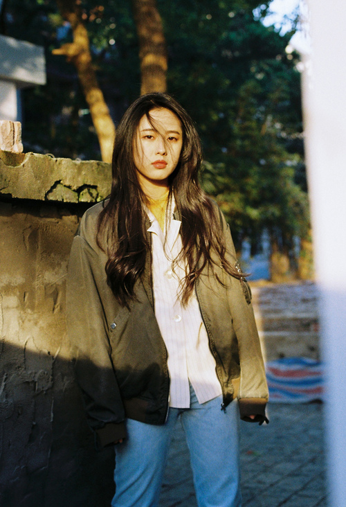 双线狂飙，F1收官夜的引擎嘶吼与萨拉赫刺破防线的寒光