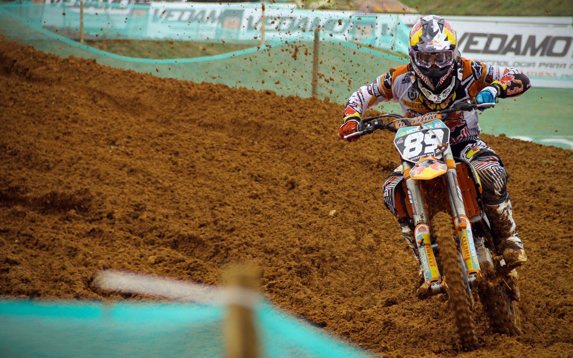 黑马奔腾!卡塔尔沙漠风暴险胜突尼斯,美加墨世界杯首战惊心动魄